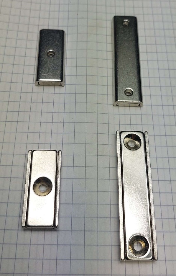 Magnes płytkowy w obudowie metalowej na wkręt
